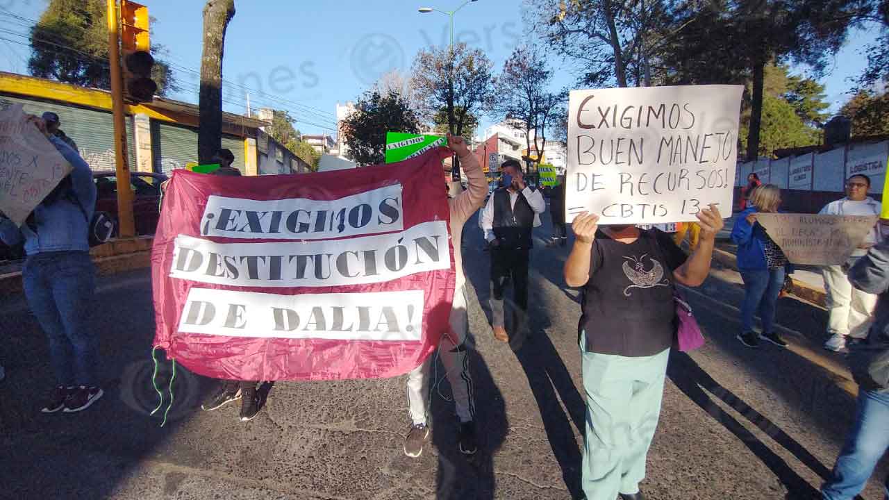 Video Padres De Familia Bloquean Avenida En Xalapa Piden Destituci N