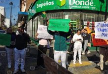 VIDEO / Enfermeros del hospital «Luis F. Nachón» bloquean calle en el centro de Xalapa