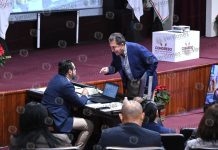 VIDEO / Héctor Yunes hizo su show en comparecencia de titular de Sefiplan