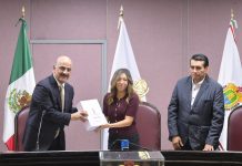 Ahued entrega al Congreso Local documento del primer informe de gobierno de Nahle