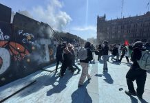 Encapuchados provocan destrozos en el Zócalo de la CDMX y Suprema Corte durante marcha de la Generación Z