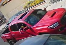 VIDEO / Jóvenes arrojan huevos a casas y vehículos de la zona de Las Ánimas; se presume serían alumnos de la Anáhuac