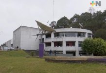 Quien despacha en el Cerro de la Galaxia salió bueno para el «bisne»; pide «moches» y vende notas. Presume respaldo de Nahle.