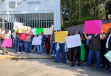 Tras bloqueos y manifestaciones, cede gobierno de Nahle: en cobro de bono, trabajadores de Salud podrán optar por dinero en efectivo