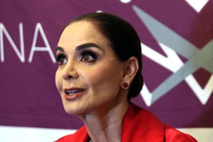 lupita-jones-miss-universo-perdio-rumbo-fatima-bosch-raul-rocha-031225-2-700x467