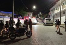 Comando balea base de taxis en Tuxpan; muere radio operadora en el ataque