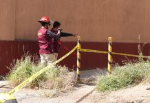 Acordona Protección Civil del ayuntamiento de Veracruz zona de desprendimiento en el Puente Morelos