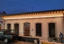 En Corto / CASA XALLITIC