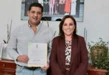 Guilebaldo estaría impedido legalmente para dirigir Espacios Educativos; carece de cédula profesional