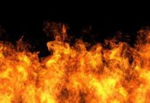 Por uso de pirotecnia, se incendia establecimiento comercial en Boca del Río; un lesionado