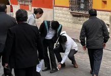 «Se le cayó el café y la nata», dice Hugo Aguilar tras el video en el que sus subordinados se inclinan a limpiarle los zapatos