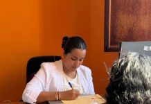 Pretenden sancionar a regidora de Coatepec por pintar su oficina de color naranja